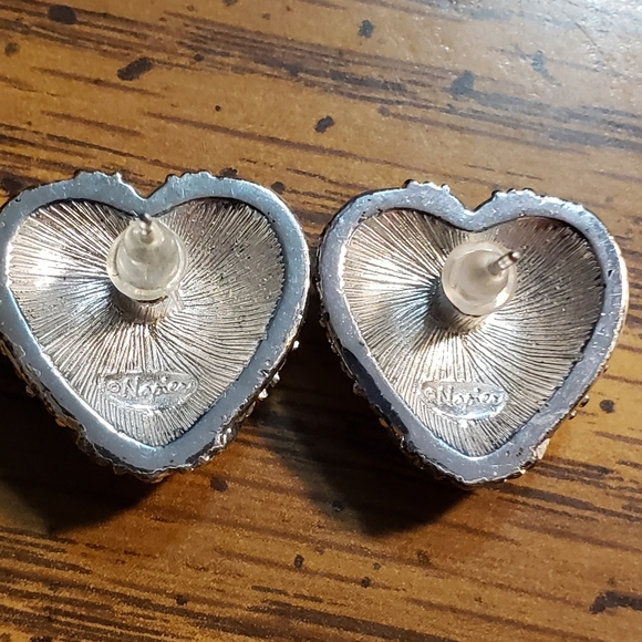 Beautiful Vintage Napier Silvertone Heart Pierced Earrings with crystals - Picture 7 of 7